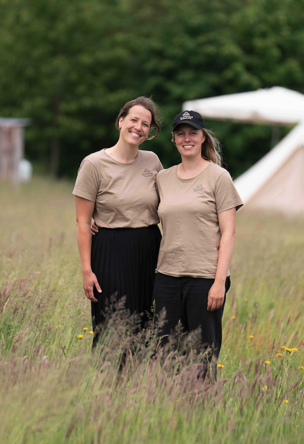 Lisanne og Karina Metselaar Brorsen Glamping Skovgaardsminde